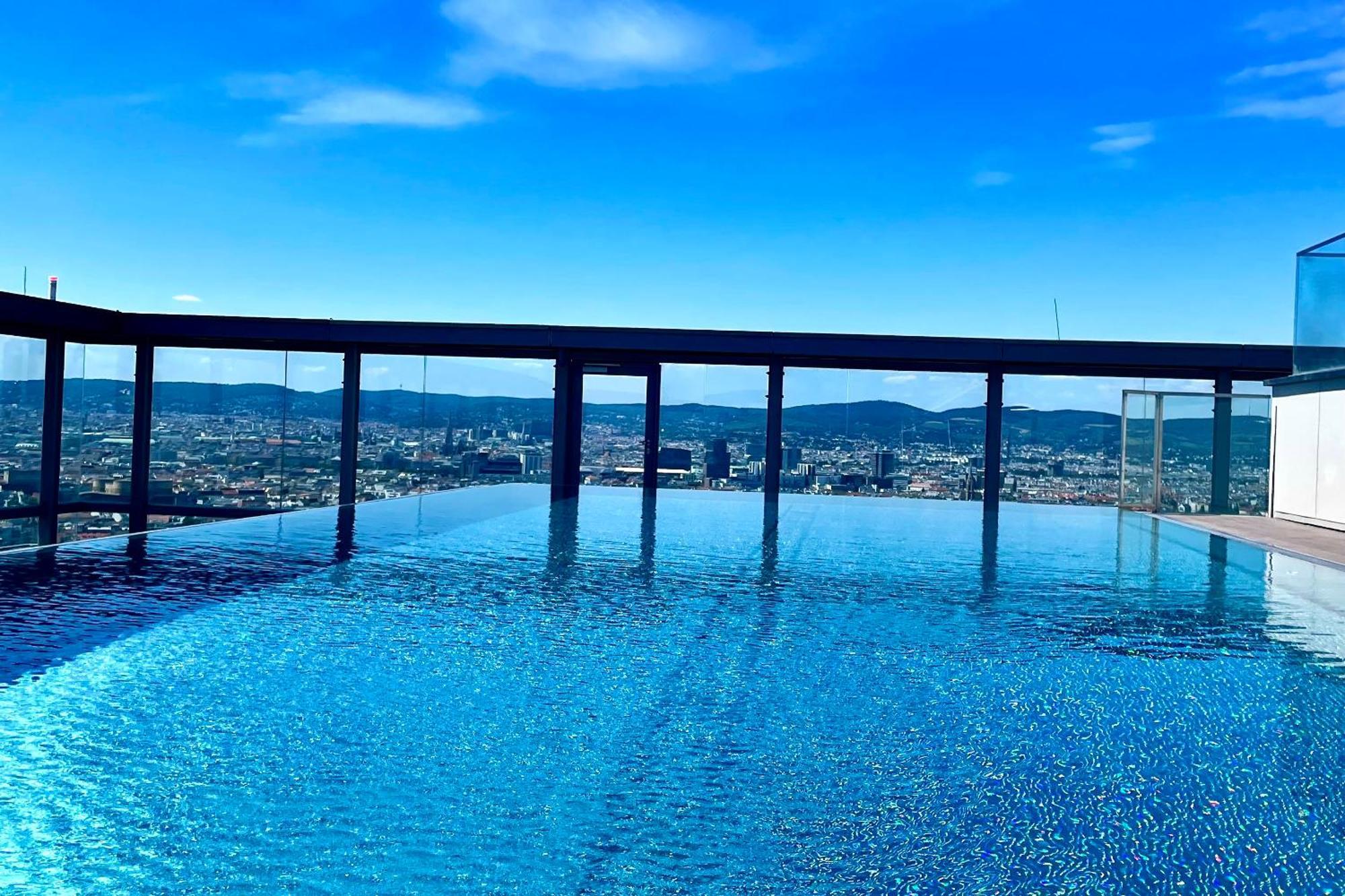 Panorama Sky Apartment I Rooftop Pool I Metro Station Bécs Kültér fotó